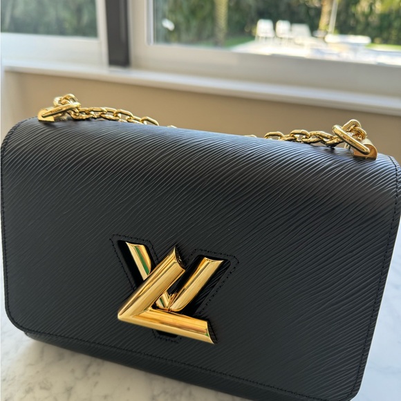 Louis Vuitton MM Black leather with gold twist chain bag like new! - Picture 11 of 11